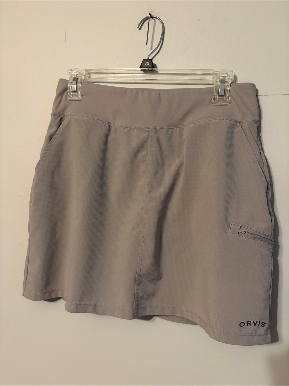 Orvis Women's Performance Skort in Light grey/silver. Small.